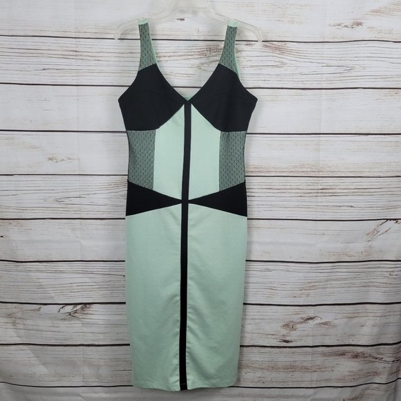 Kardashian Kollection | Crochet Overlay Bodycon Dr - Picture 4 of 7